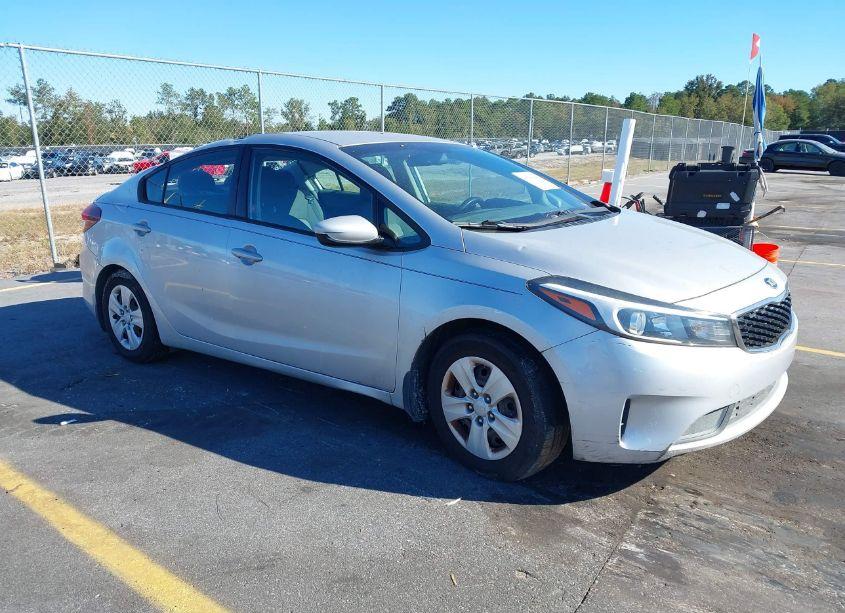 2018 Kia Forte LX (VIN 3KPFK4A79JE198500) main photo