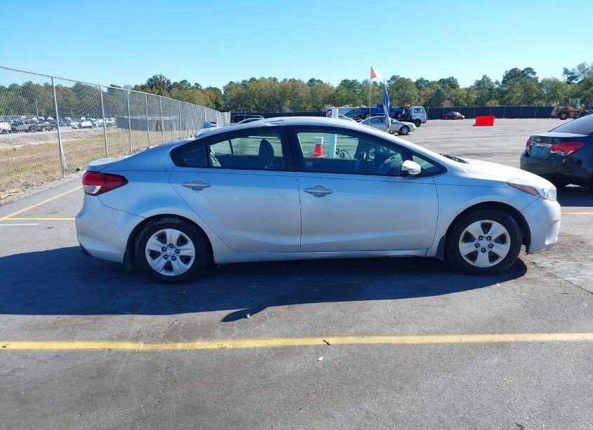 Photo 12 of 2018 Kia Forte LX (VIN 3KPFK4A79JE198500)