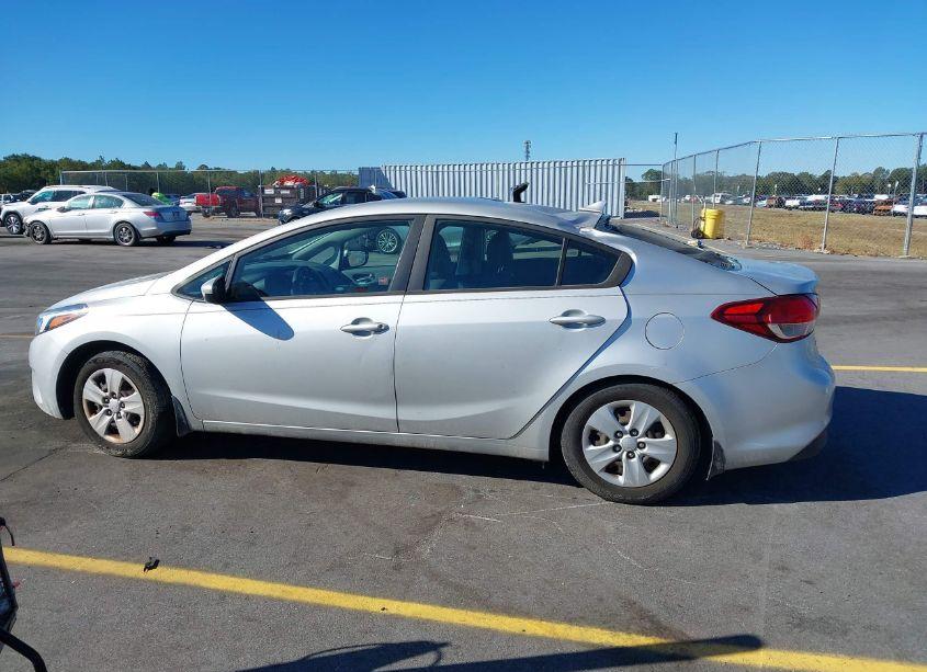 Photo 13 of 2018 Kia Forte LX (VIN 3KPFK4A79JE198500)