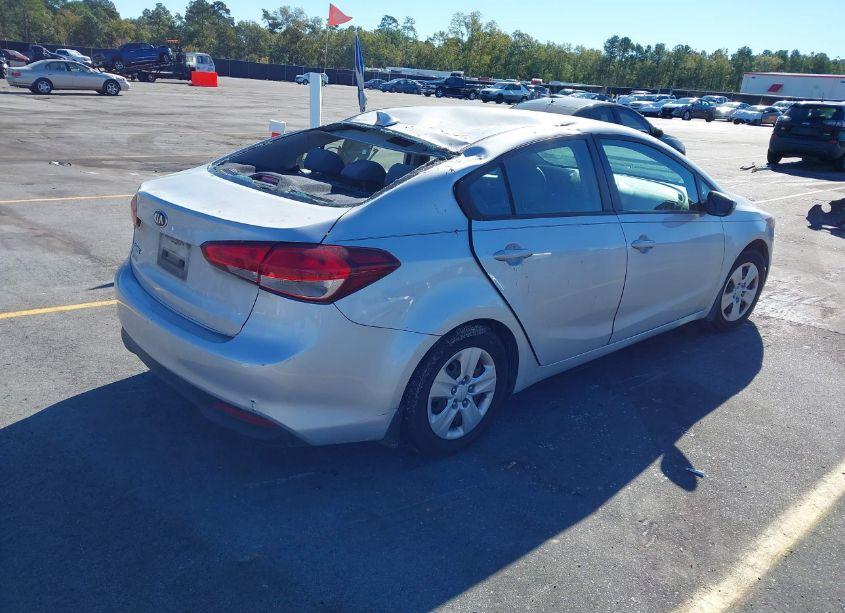 Photo 4 of 2018 Kia Forte LX (VIN 3KPFK4A79JE198500)