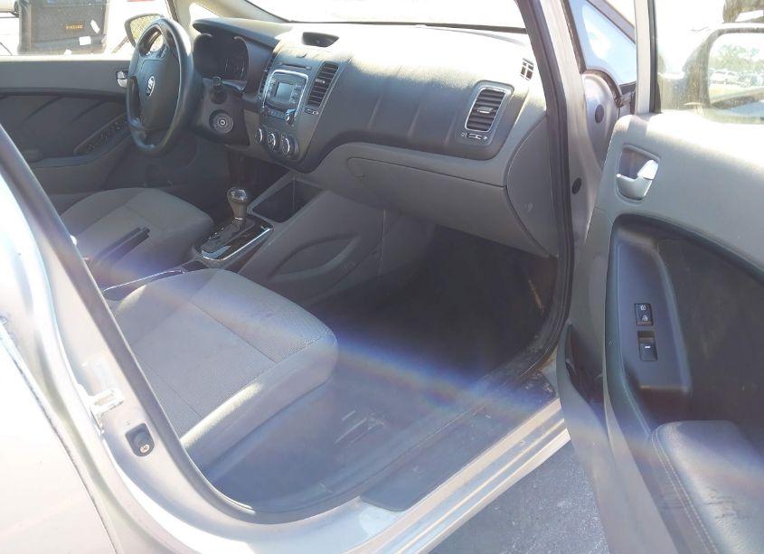 Photo 5 of 2018 Kia Forte LX (VIN 3KPFK4A79JE198500)