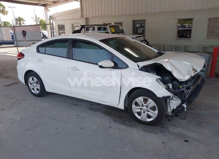 2018 Kia Forte LX (VIN 3KPFK4A79JE218406) main photo