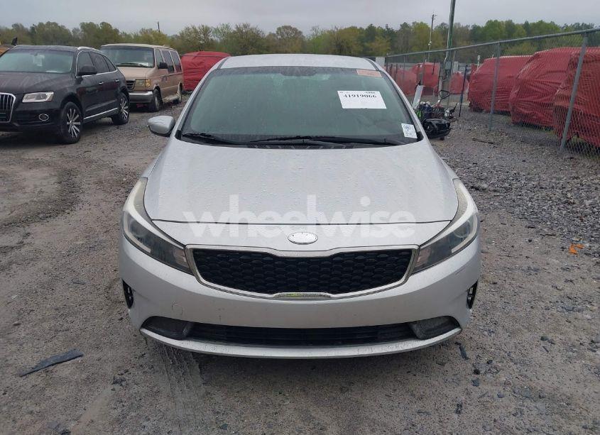 Photo 12 of 2018 Kia Forte LX (VIN 3KPFK4A79JE221130)