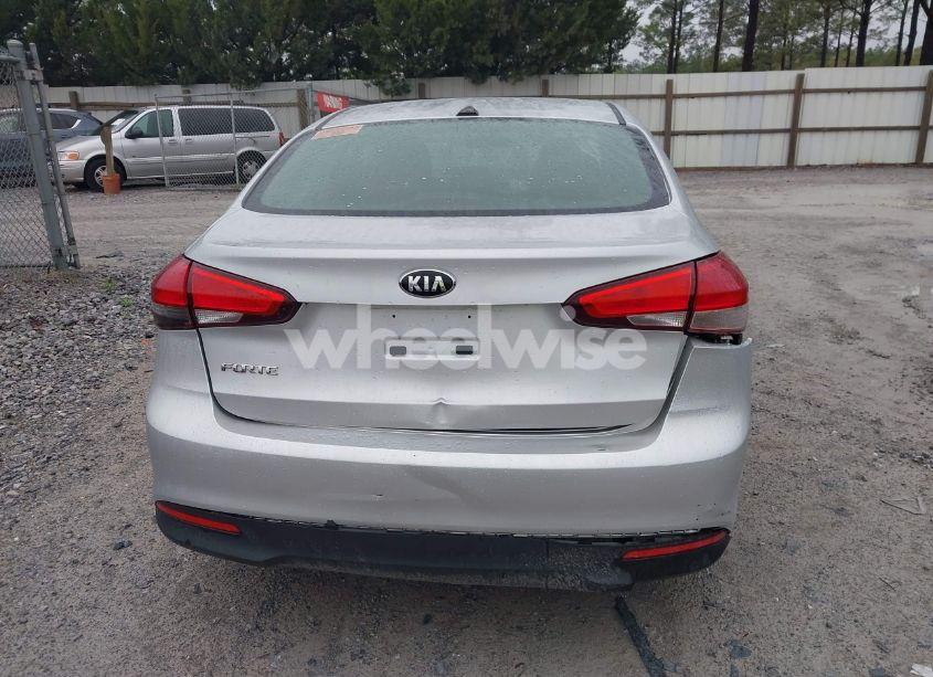Photo 16 of 2018 Kia Forte LX (VIN 3KPFK4A79JE221130)