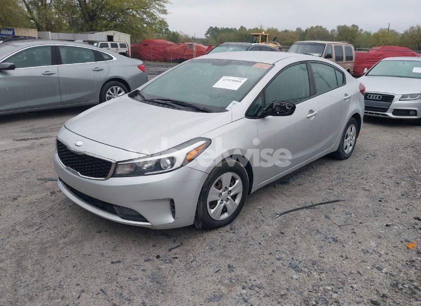 Photo 2 of 2018 Kia Forte LX (VIN 3KPFK4A79JE221130)