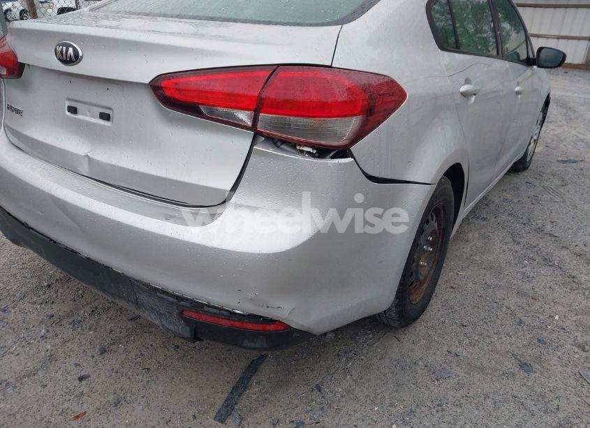 Photo 6 of 2018 Kia Forte LX (VIN 3KPFK4A79JE221130)