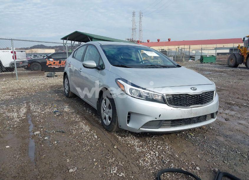 2018 Kia Forte LX (VIN 3KPFK4A79JE264480) main photo