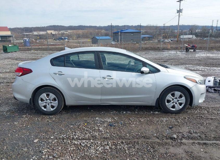 Photo 13 of 2018 Kia Forte LX (VIN 3KPFK4A79JE264480)