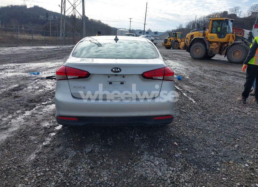 Photo 16 of 2018 Kia Forte LX (VIN 3KPFK4A79JE264480)