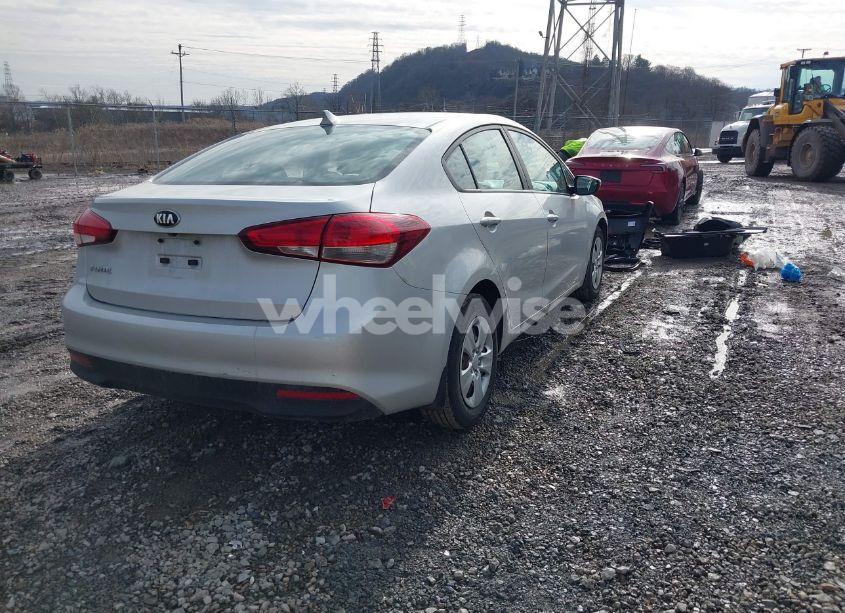 Photo 4 of 2018 Kia Forte LX (VIN 3KPFK4A79JE264480)