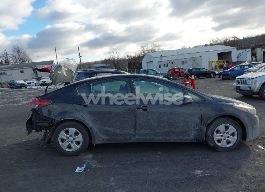 Photo 13 of 2018 Kia Forte LX (VIN 3KPFK4A79JE266794)