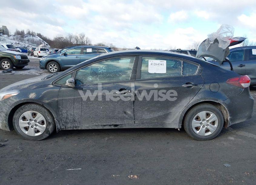 Photo 14 of 2018 Kia Forte LX (VIN 3KPFK4A79JE266794)