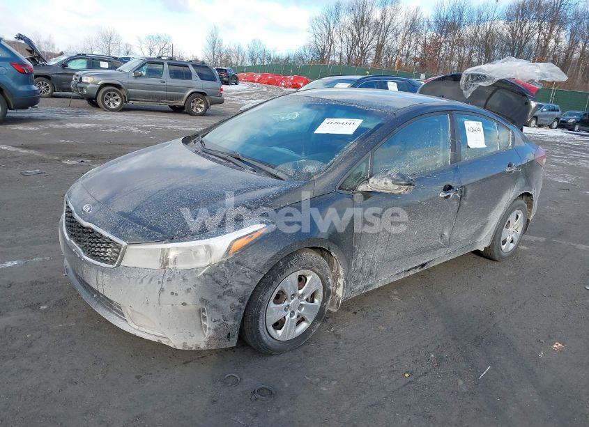 Photo 2 of 2018 Kia Forte LX (VIN 3KPFK4A79JE266794)