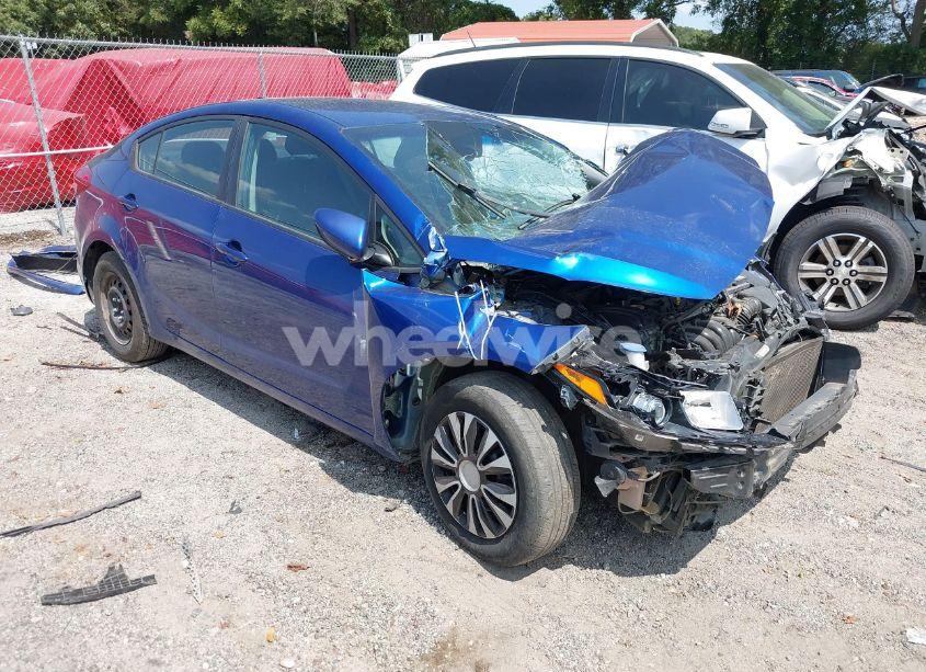 2017 Kia Forte LX (VIN 3KPFK4A7XHE011145) main photo