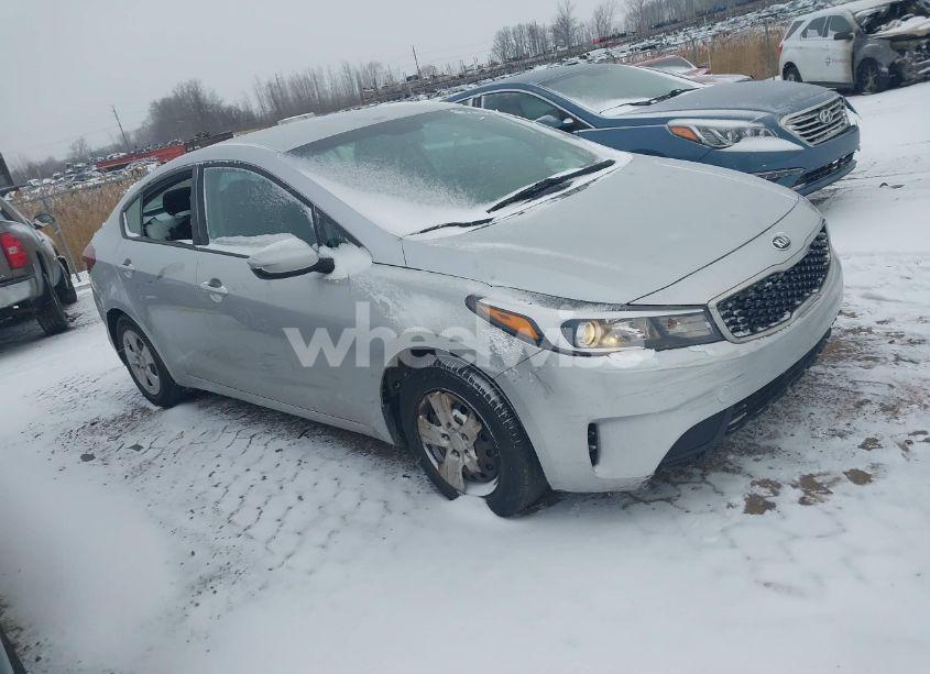 2017 Kia Forte LX (VIN 3KPFK4A7XHE012327) main photo