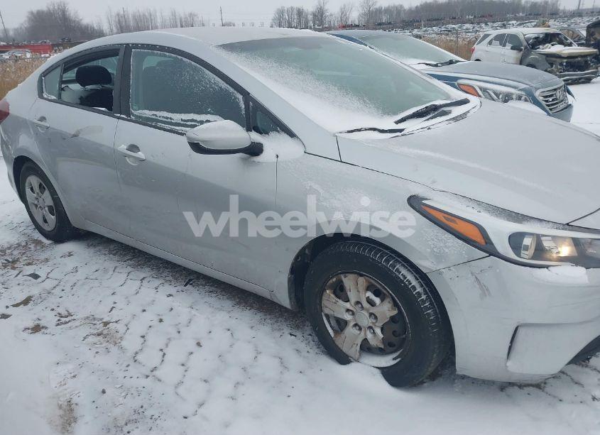 Photo 6 of 2017 Kia Forte LX (VIN 3KPFK4A7XHE012327)