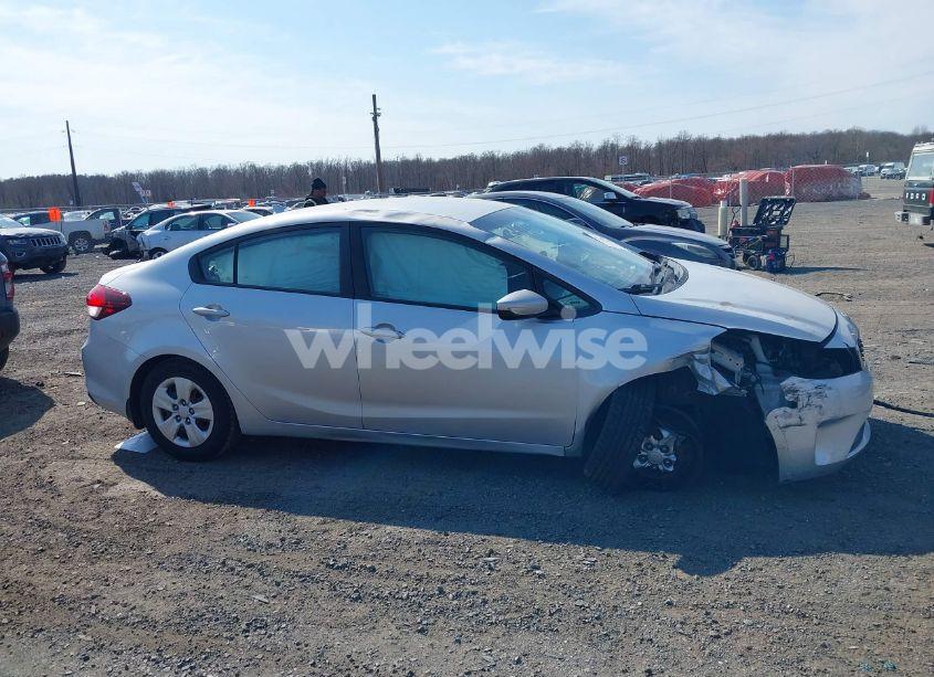 Photo 13 of 2017 Kia Forte LX (VIN 3KPFK4A7XHE088470)