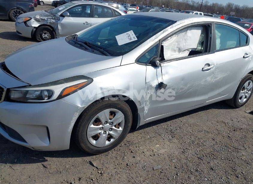 Photo 6 of 2017 Kia Forte LX (VIN 3KPFK4A7XHE088470)