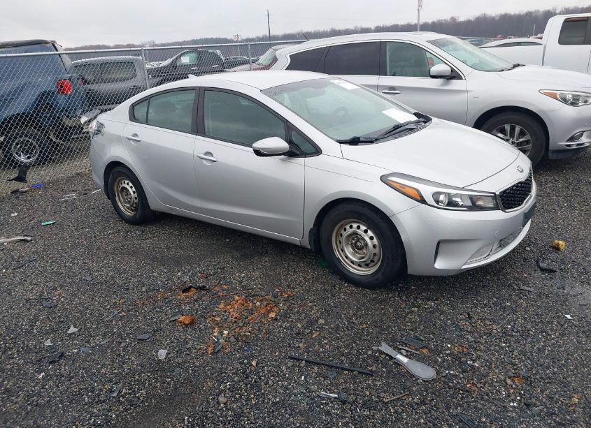 2017 Kia Forte LX (VIN 3KPFK4A7XHE092468) main photo