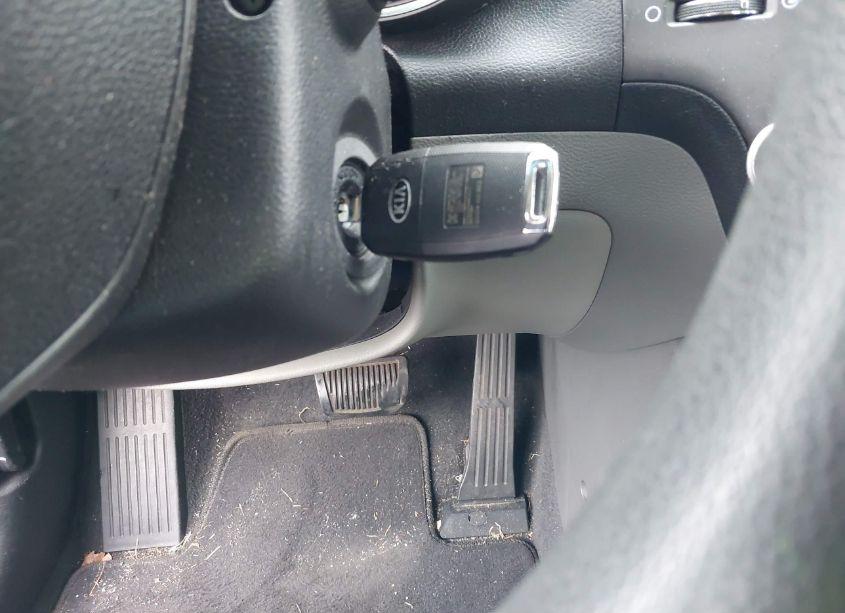 Photo 11 of 2017 Kia Forte LX (VIN 3KPFK4A7XHE092468)