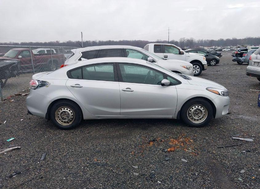 Photo 13 of 2017 Kia Forte LX (VIN 3KPFK4A7XHE092468)