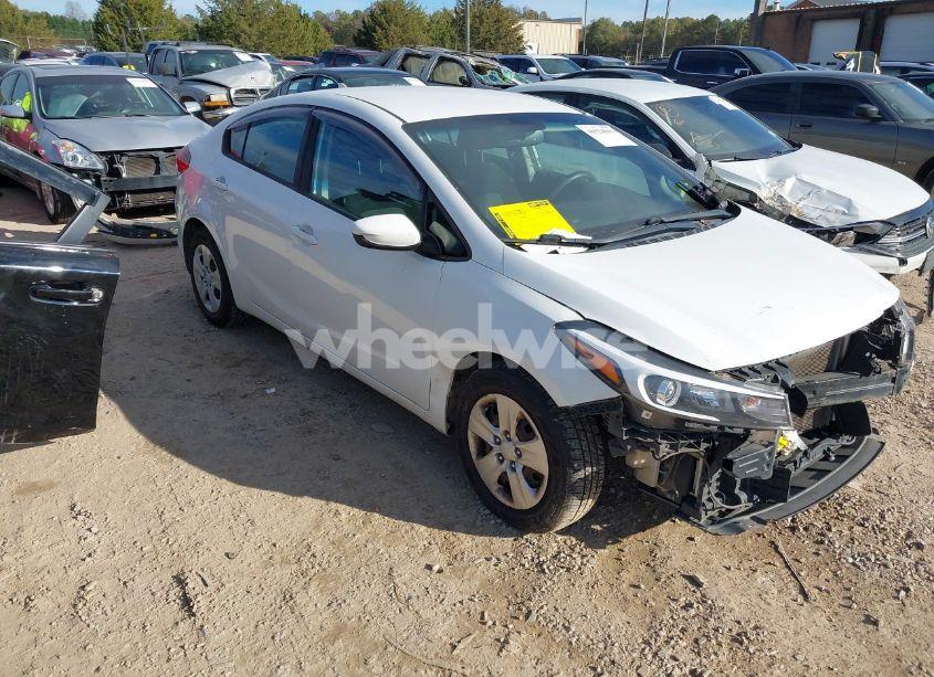 2017 Kia Forte LX (VIN 3KPFK4A7XHE123508) main photo