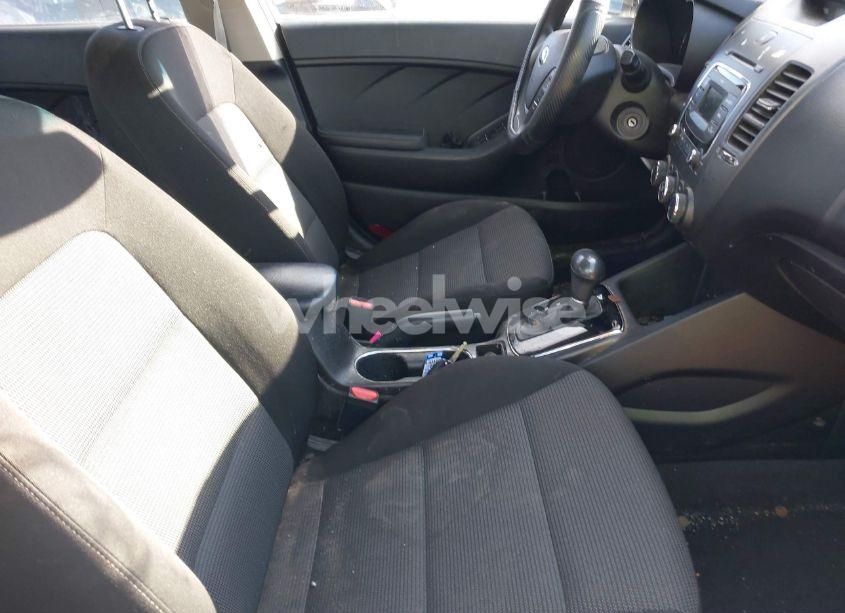 Photo 5 of 2017 Kia Forte LX (VIN 3KPFK4A7XHE123508)