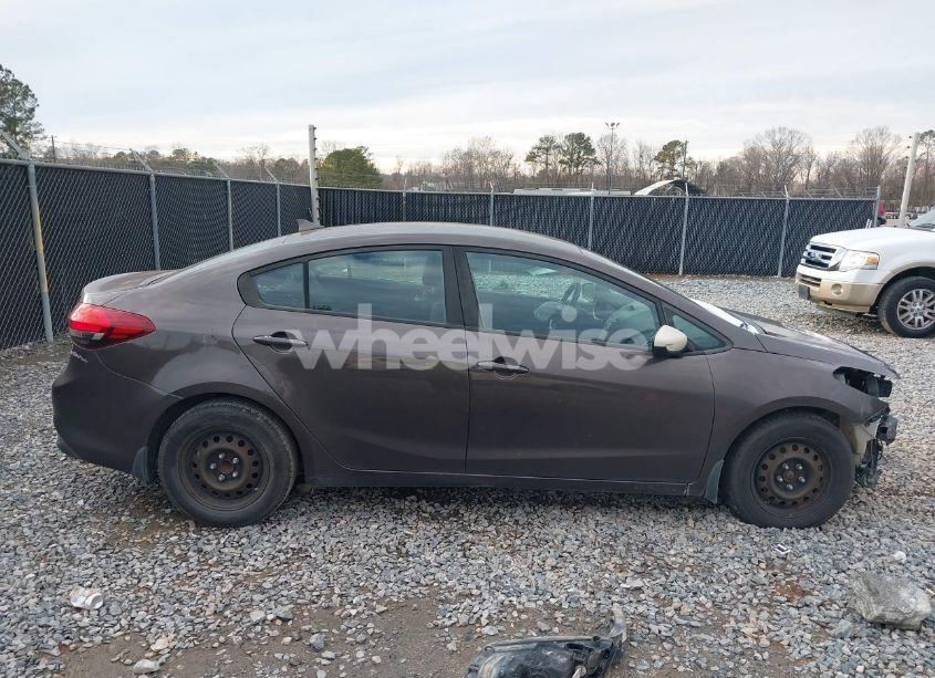 Photo 13 of 2017 Kia Forte LX (VIN 3KPFK4A7XHE126439)