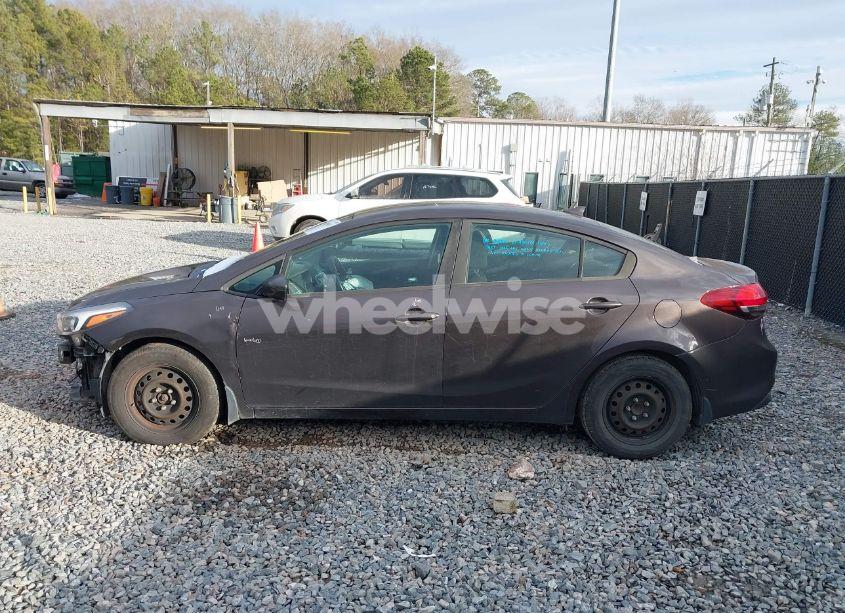 Photo 14 of 2017 Kia Forte LX (VIN 3KPFK4A7XHE126439)