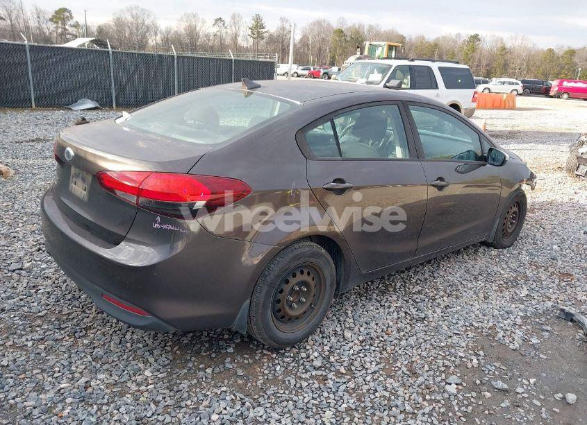 Photo 4 of 2017 Kia Forte LX (VIN 3KPFK4A7XHE126439)