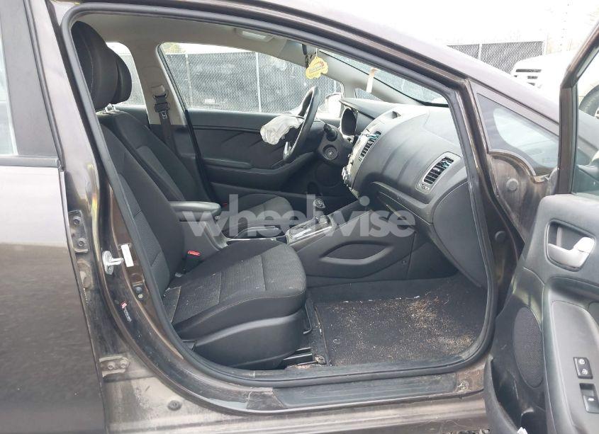 Photo 5 of 2017 Kia Forte LX (VIN 3KPFK4A7XHE126439)