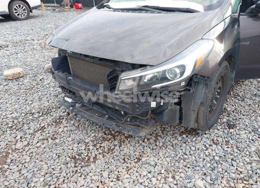 Photo 6 of 2017 Kia Forte LX (VIN 3KPFK4A7XHE126439)