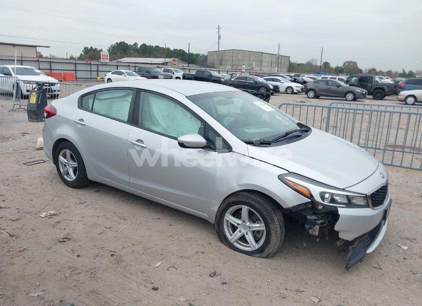 2017 Kia Forte LX (VIN 3KPFK4A7XHE134590) main photo