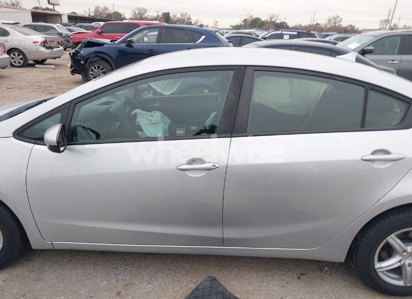 Photo 14 of 2017 Kia Forte LX (VIN 3KPFK4A7XHE134590)