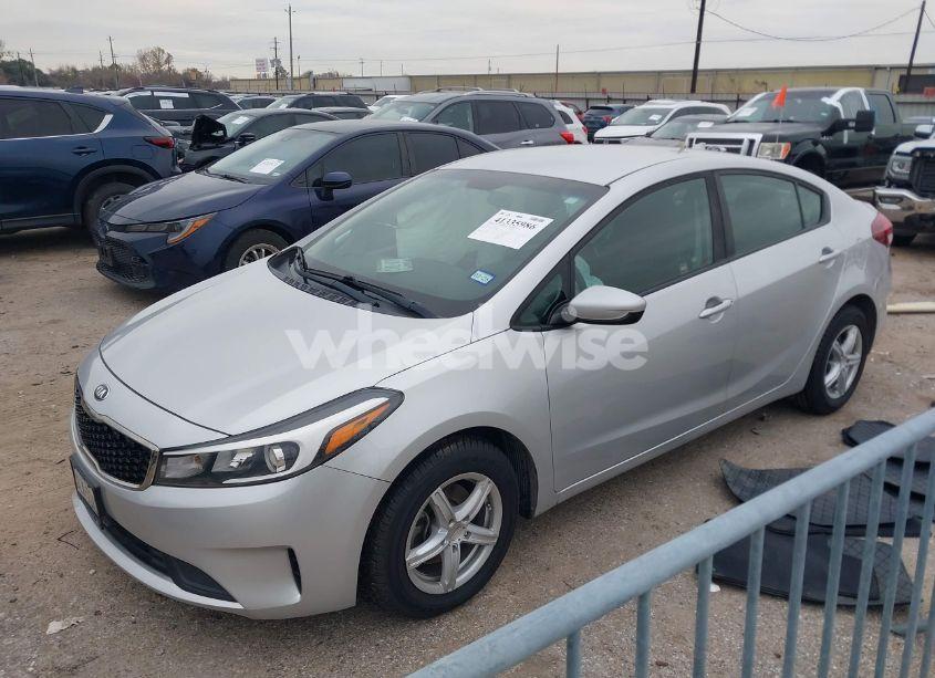 Photo 2 of 2017 Kia Forte LX (VIN 3KPFK4A7XHE134590)