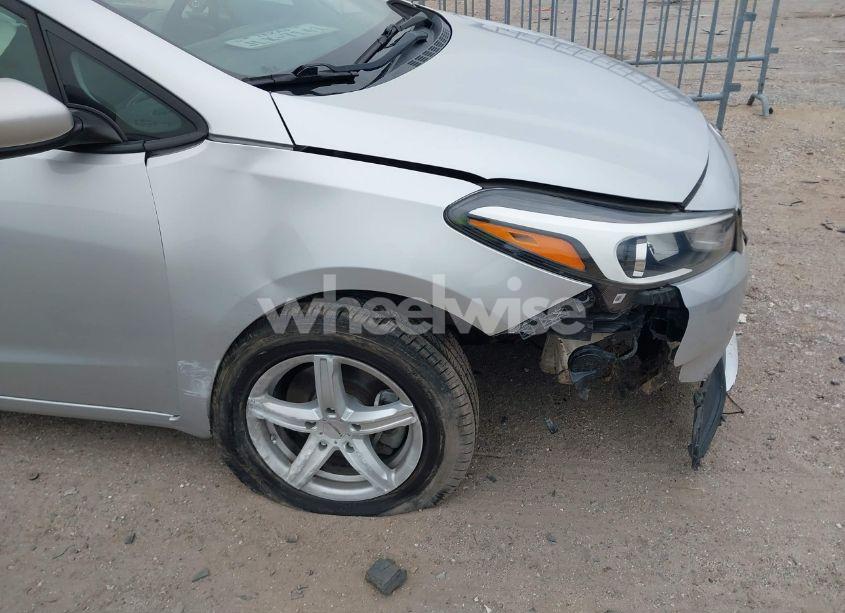 Photo 6 of 2017 Kia Forte LX (VIN 3KPFK4A7XHE134590)