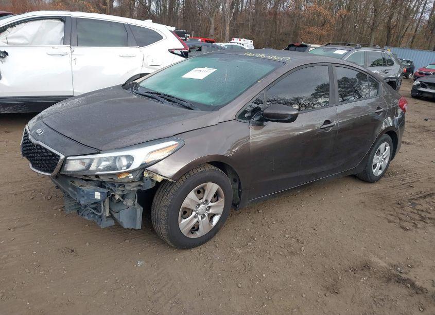 Photo 2 of 2017 Kia Forte LX (VIN 3KPFK4A7XHE138963)