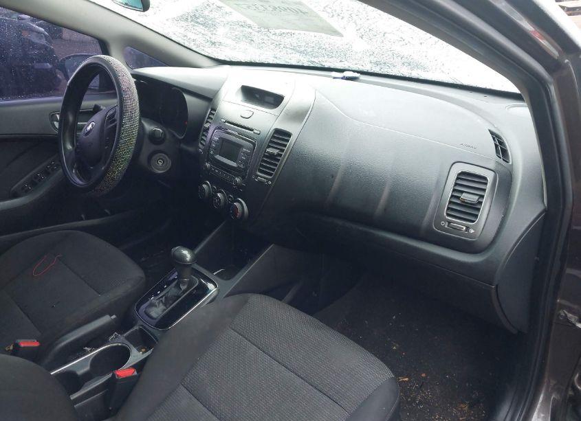 Photo 5 of 2017 Kia Forte LX (VIN 3KPFK4A7XHE138963)