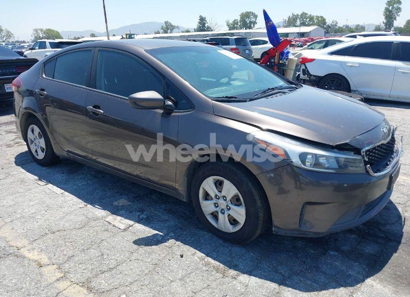 2017 Kia Forte LX (VIN 3KPFK4A7XHE145458) main photo