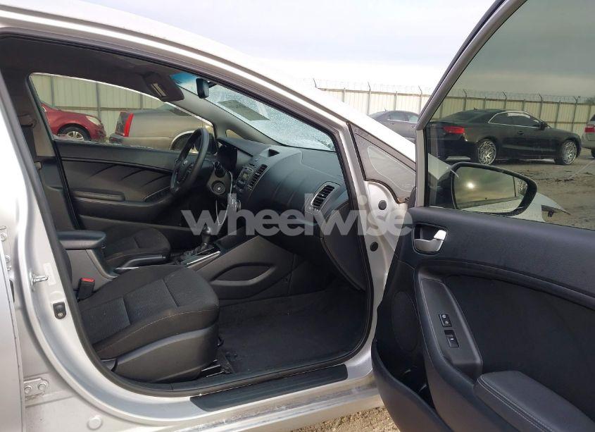 Photo 5 of 2017 Kia Forte LX (VIN 3KPFK4A7XHE148327)