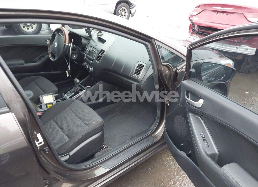 Photo 5 of 2017 Kia Forte LX (VIN 3KPFK4A7XHE150305)