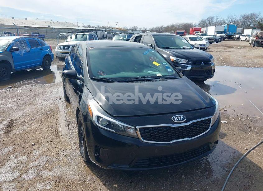 2017 Kia Forte LX (VIN 3KPFK4A7XHE152295) main photo