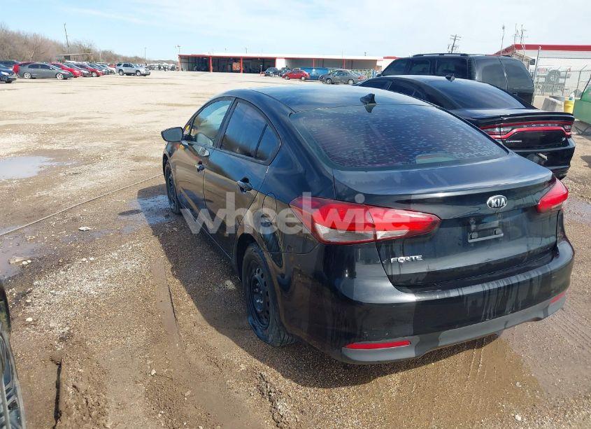 Photo 3 of 2017 Kia Forte LX (VIN 3KPFK4A7XHE152295)