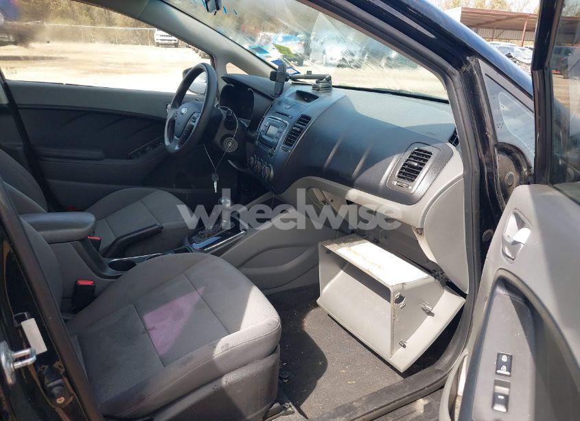 Photo 5 of 2017 Kia Forte LX (VIN 3KPFK4A7XHE152295)