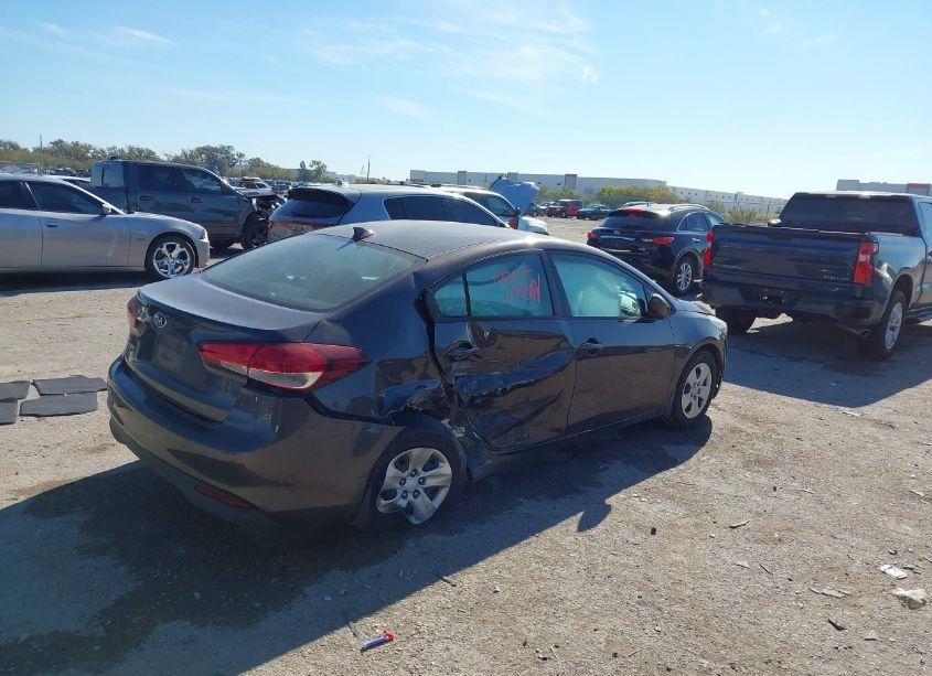 Photo 4 of 2017 Kia Forte LX (VIN 3KPFK4A7XHE152412)