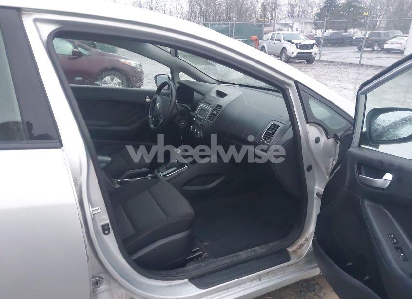 Photo 5 of 2017 Kia Forte LX (VIN 3KPFK4A7XHE161188)