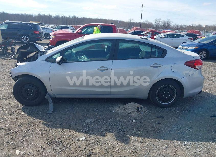 Photo 15 of 2018 Kia Forte LX (VIN 3KPFK4A7XJE179227)