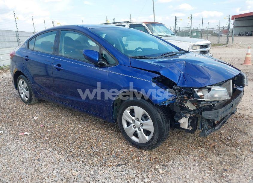 2018 Kia Forte LX (VIN 3KPFK4A7XJE182368) main photo