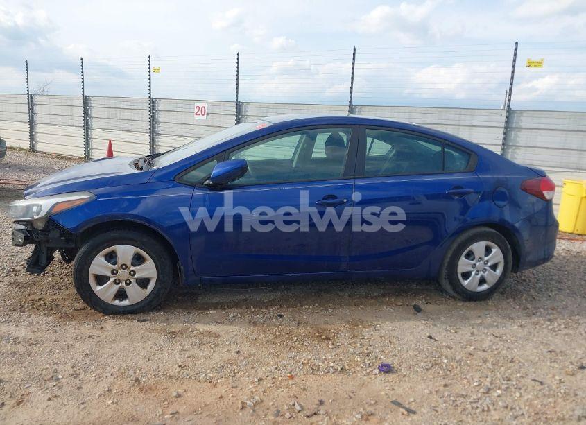 Photo 14 of 2018 Kia Forte LX (VIN 3KPFK4A7XJE182368)