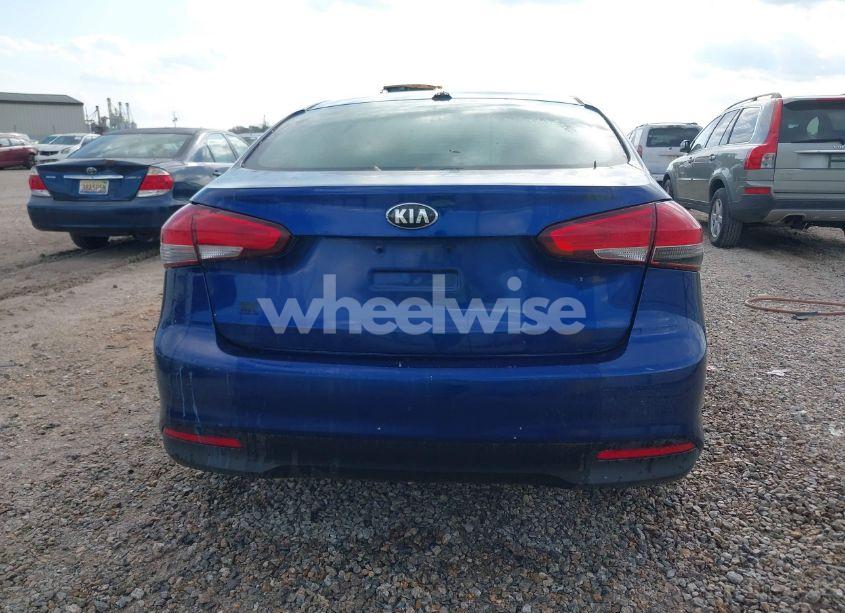 Photo 16 of 2018 Kia Forte LX (VIN 3KPFK4A7XJE182368)